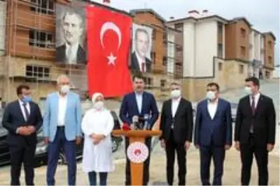 Bakan Kurum, Pütürge'de deprem konutlarını inceledi Bakan Kurum, Pütürge'de deprem konutlarını inceledi