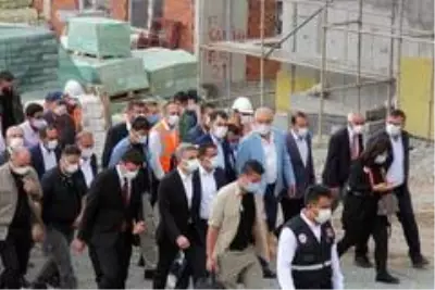 Bakan Kurum, Pütürge'de deprem konutlarını inceledi Bakan Kurum, Pütürge'de deprem konutlarını inceledi