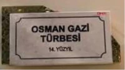 Bursa'da, Osman ve Orhan Gazi türbelerinde 'Sancak nöbeti' başladı Bursa'da, Osman ve Orhan Gazi türbelerinde 'Sancak nöbeti' başladı