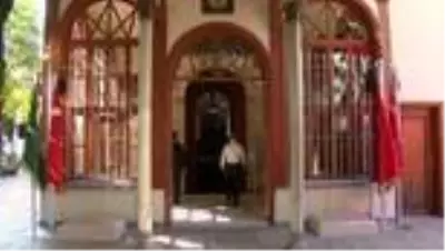 Bursa'da, Osman ve Orhan Gazi türbelerinde 'Sancak nöbeti' başladı Bursa'da, Osman ve Orhan Gazi türbelerinde 'Sancak nöbeti' başladı