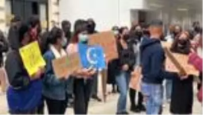 Çin'in Uygur Türklerine yönelik baskısısı Londra'da protesto edildi Çin'in Uygur Türklerine yönelik baskısısı Londra'da protesto edildi