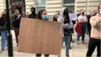 Çin'in Uygur Türklerine yönelik baskısısı Londra'da protesto edildi Çin'in Uygur Türklerine yönelik baskısısı Londra'da protesto edildi