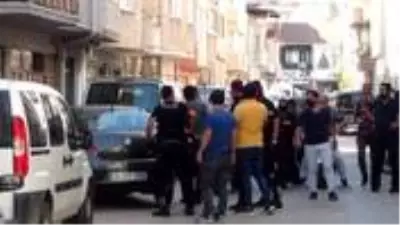 8 bin TL değerindeki altını çalıp kaçan hırsız, yakalanınca kuyumcuya yalvardı 8 bin TL değerindeki altını çalıp kaçan hırsız, yakalanınca kuyumcuya yalvardı