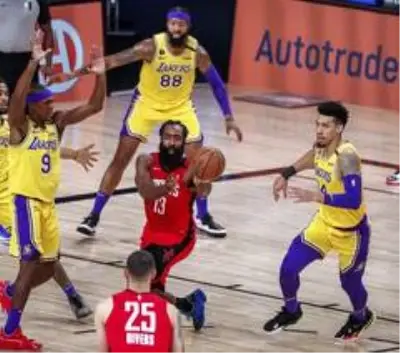 Los Angeles Lakers'tan final için önemli adım Los Angeles Lakers'tan final için önemli adım