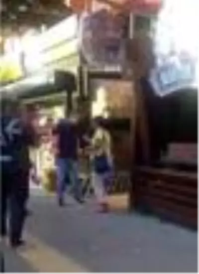Maske takmamak için polise direnen kadına hemcinsinden tepki: Polis kadınsın diye duruyor, ben parçalarım seni Maske takmamak için polise direnen kadına hemcinsinden tepki: Polis kadınsın diye duruyor, ben parçalarım seni