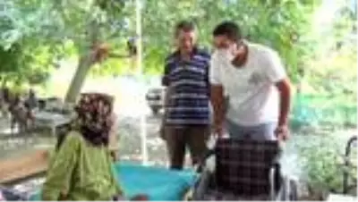 Son dakika haberi... 85 yaşındaki Nebiha teyze tekerlekli sandalyesine kavuştu Son dakika haberi... 85 yaşındaki Nebiha teyze tekerlekli sandalyesine kavuştu