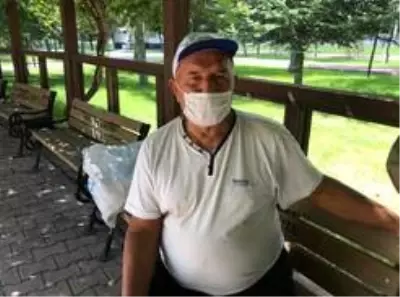Ailesinin uzaklaştırma kararı aldırdığı yaşlı adam günlerdir parkta yaşıyor Ailesinin uzaklaştırma kararı aldırdığı yaşlı adam günlerdir parkta yaşıyor