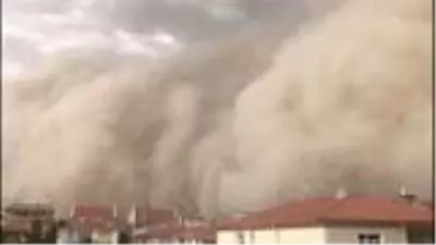 Ankara'da kum fırtınası! Polatlı ilçesi karanlığa büründü Ankara'da kum fırtınası! Polatlı ilçesi karanlığa büründü