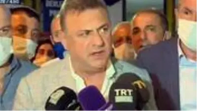 Çaykur Rizespor Başkanı araya giren taraftar için talimatı verdi: Alın onu oradan Çaykur Rizespor Başkanı araya giren taraftar için talimatı verdi: Alın onu oradan