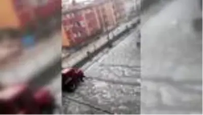Çerkeş'te sağanak ve dolu nedeniyle ev ve iş yerlerini su bastı Çerkeş'te sağanak ve dolu nedeniyle ev ve iş yerlerini su bastı