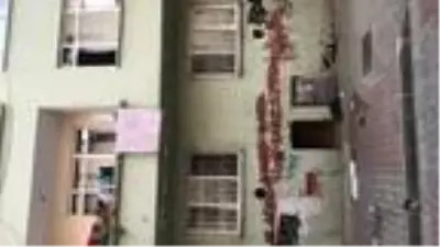 Çırağını işe dönmesi için ikna etmek isterken camdan düşen berberin çenesi kırıldı Çırağını işe dönmesi için ikna etmek isterken camdan düşen berberin çenesi kırıldı