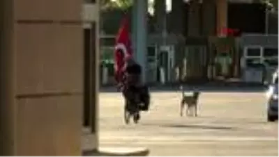 EDİRNE ALMANYA'DAN TÜRKİYE'YE BİSİKLETLE GELDİ, İLK İŞİ TOPRAĞI ÖPMEK OLDU EDİRNE ALMANYA'DAN TÜRKİYE'YE BİSİKLETLE GELDİ, İLK İŞİ TOPRAĞI ÖPMEK OLDU