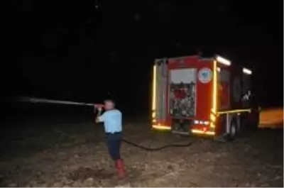 Gece yarısı korkutan yangın: 500 dönüm anız alev alev yandı Gece yarısı korkutan yangın: 500 dönüm anız alev alev yandı