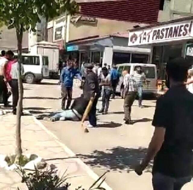 İki aile arasında nişan atma meselesi yüzünden çıkan kavgada 3 kişi hastanelik oldu İki aile arasında nişan atma meselesi yüzünden çıkan kavgada 3 kişi hastanelik oldu