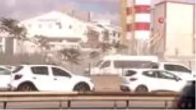 Kadıköy'de çimento santralinin bacası patladı: E 5'te toza dumana büründü Kadıköy'de çimento santralinin bacası patladı: E 5'te toza dumana büründü