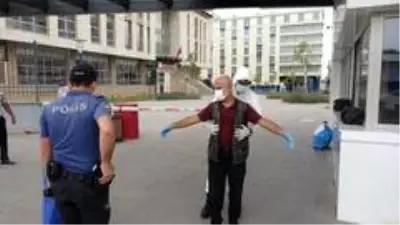 Koronavirüslü olmasına rağmen dükkanını açan esnaf savunmasıyla da pes dedirtti Koronavirüslü olmasına rağmen dükkanını açan esnaf savunmasıyla da pes dedirtti