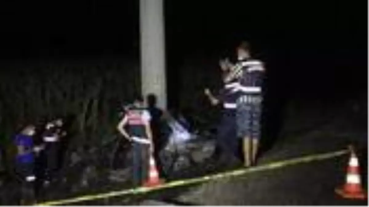 Kontrolden çıkan otomobil elektrik direğine çarptı, alev aldı! Sürücü yanarak can verdi