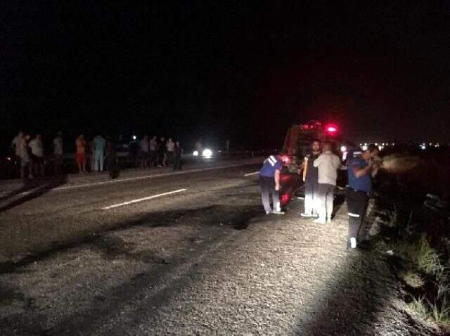 Kontrolden çıkan otomobil elektrik direğine çarptı, alev aldı! Sürücü yanarak can verdi