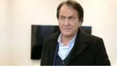 Öldüğü yönünde haberler çıkan oyuncu Özgür Ozan, iddiaları tiye aldı: Kral geri döndü Öldüğü yönünde haberler çıkan oyuncu Özgür Ozan, iddiaları tiye aldı: Kral geri döndü