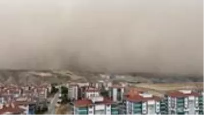Polatlı'da etkili olan kum fırtınası günlük yaşamı olumsuz etkiledi Polatlı'da etkili olan kum fırtınası günlük yaşamı olumsuz etkiledi