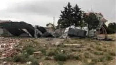 Polatlı'da etkili olan kum fırtınası günlük yaşamı olumsuz etkiledi Polatlı'da etkili olan kum fırtınası günlük yaşamı olumsuz etkiledi