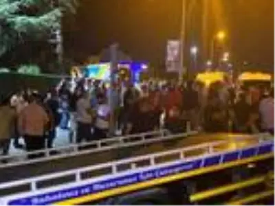 SERVİSÇİLERDEN İBB BİNASI ÖNÜNDE EYLEM SERVİSÇİLERDEN İBB BİNASI ÖNÜNDE EYLEM