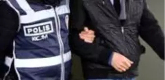 Hakaret: Sosyal medyada canlı yayın açıp, kamu görevlilerine hakaret eden şahıs tutuklandı Hakaret: Sosyal medyada canlı yayın açıp, kamu görevlilerine hakaret eden şahıs tutuklandı