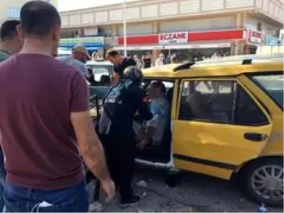 Ters şeritten giden alkollü sürücü dehşet saçtı! 3 otomobile çarptı Ters şeritten giden alkollü sürücü dehşet saçtı! 3 otomobile çarptı