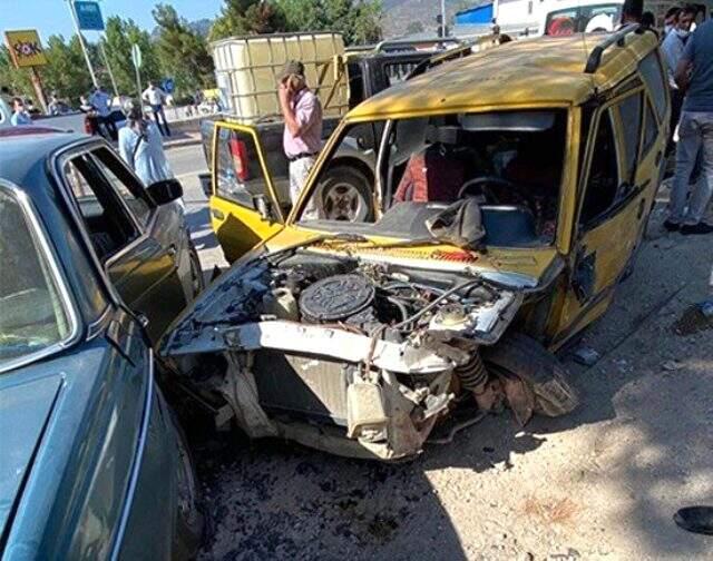 Ters şeritten giden alkollü sürücü dehşet saçtı! 3 otomobile çarptı Ters şeritten giden alkollü sürücü dehşet saçtı! 3 otomobile çarptı