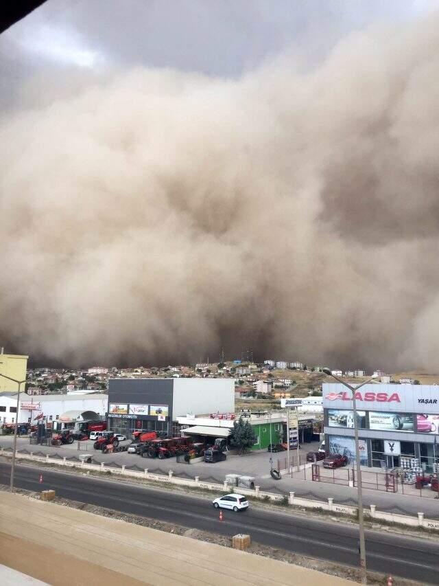 Ünlü meteoroloji uzmanı Ankara'yı vuran kum fırtınasının nedenlerini madde madde sıraladı Ünlü meteoroloji uzmanı Ankara'yı vuran kum fırtınasının nedenlerini madde madde sıraladı