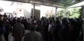 Akçay: Van'da şehit olan Jandarma Uzman Çavuş Uçar Hatay'da son yolculuğuna uğurlandı (2) Akçay: Van'da şehit olan Jandarma Uzman Çavuş Uçar Hatay'da son yolculuğuna uğurlandı (2)