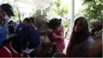 Van'da şehit olan Jandarma Uzman Çavuş Uçar Hatay'da son yolculuğuna uğurlandı (2) Van'da şehit olan Jandarma Uzman Çavuş Uçar Hatay'da son yolculuğuna uğurlandı (2)