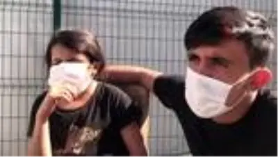 8 yaşındaki Suriyeli göçmen kız Yunan zulmünü yaşadı 8 yaşındaki Suriyeli göçmen kız Yunan zulmünü yaşadı