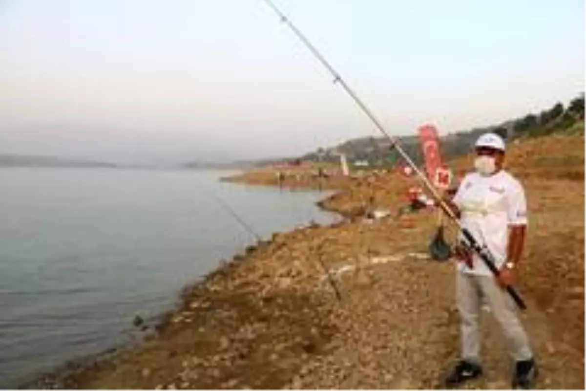 Balık tutmak için yarıştılar