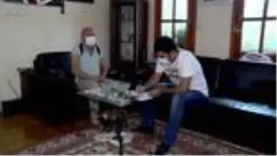 Hindistan'da doğum yapan Kovid-19 hastası kızının yanına gitmek için yetkililerden destek bekliyor Hindistan'da doğum yapan Kovid-19 hastası kızının yanına gitmek için yetkililerden destek bekliyor