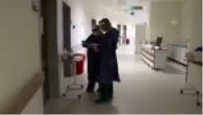 Son dakika haberi | 'Koluna maskeyi takanların solunum cihazına bağlandığını görünce üzülüyoruz' Son dakika haberi | 'Koluna maskeyi takanların solunum cihazına bağlandığını görünce üzülüyoruz'