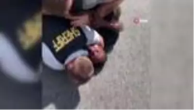 Son dakika haberleri! - ABD yine ırkçı polis şiddetiyle gündemde- Amerikan polisi yere yatırdığı siyahiyi defalarca... Son dakika haberleri! - ABD yine ırkçı polis şiddetiyle gündemde- Amerikan polisi yere yatırdığı siyahiyi defalarca...
