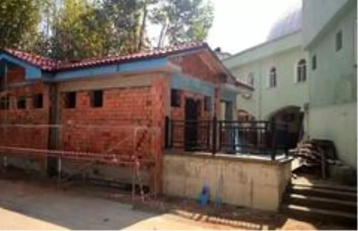 Camilere Osmangazi eli