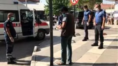 Evde olması gereken korona hastası, kent meydanında gezerken yakalandı Evde olması gereken korona hastası, kent meydanında gezerken yakalandı