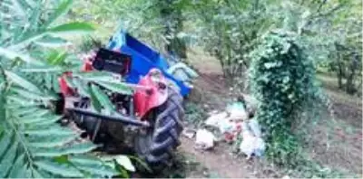 Düzce'de tarım işçilerini taşıyan traktör devrildi: 4 yaralı Düzce'de tarım işçilerini taşıyan traktör devrildi: 4 yaralı