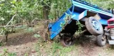 Düzce'de tarım işçilerini taşıyan traktör devrildi: 4 yaralı Düzce'de tarım işçilerini taşıyan traktör devrildi: 4 yaralı