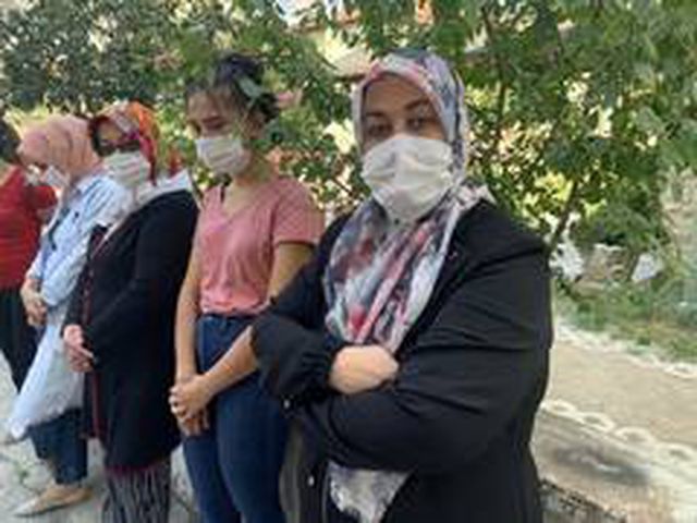 Engelli kızını döverken görüntülenen babanın komşuları konuştu: Büyük kızını daha önce de dövdü