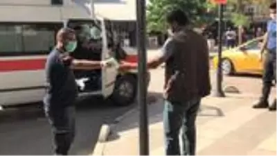 Evde olması gereken korona hastası, kent meydanında gezerken yakalandı Evde olması gereken korona hastası, kent meydanında gezerken yakalandı