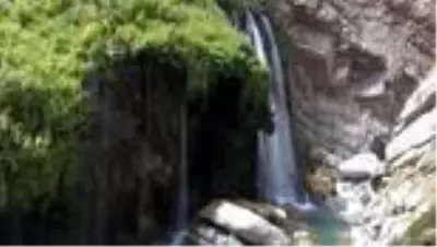 Hakkari'nin doğal güzelliklerini gezip tanıtımına katkı sağlıyorlar Hakkari'nin doğal güzelliklerini gezip tanıtımına katkı sağlıyorlar