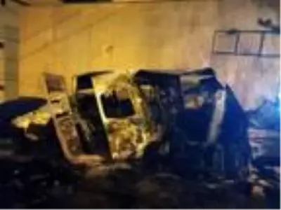 KOCAELİ Hurda minibüs bir anda alev aldı KOCAELİ Hurda minibüs bir anda alev aldı