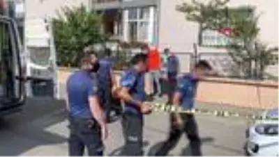 KARTAL'DA TARTIŞTIĞI KİŞİYİ BACAĞINDAN VURDU; SİLAHI ATARAK KAÇTI KARTAL'DA TARTIŞTIĞI KİŞİYİ BACAĞINDAN VURDU; SİLAHI ATARAK KAÇTI