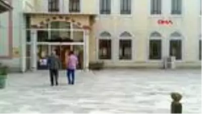 Şizofreni hastası genç, camiye girip ortalığı birbirine kattı! O anlar kamerada Şizofreni hastası genç, camiye girip ortalığı birbirine kattı! O anlar kamerada