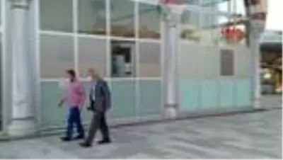 Şizofreni hastası genç, camiye girip ortalığı birbirine kattı! O anlar kamerada Şizofreni hastası genç, camiye girip ortalığı birbirine kattı! O anlar kamerada