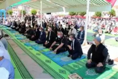 Şehit Astsubay Sinan Aktay evlilik yıl dönümünde son yolculuğuna uğurlandı Şehit Astsubay Sinan Aktay evlilik yıl dönümünde son yolculuğuna uğurlandı