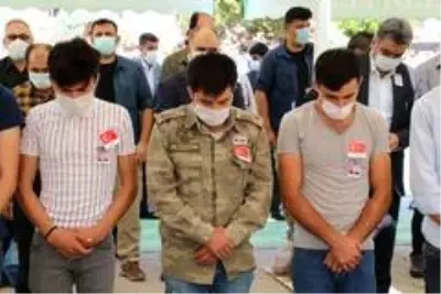 Şehit Astsubay Sinan Aktay evlilik yıl dönümünde son yolculuğuna uğurlandı Şehit Astsubay Sinan Aktay evlilik yıl dönümünde son yolculuğuna uğurlandı